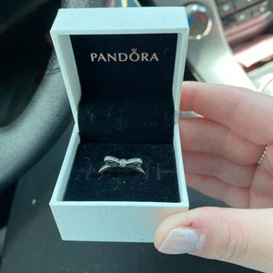 Pandora Bow Ring 🎀💍 Size 58 size 8 1/2